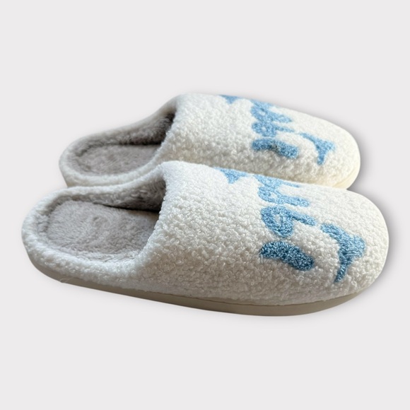New! Taylor Swift 1989 Fuzzy Slippers Sz 8.5 - Picture 3 of 9